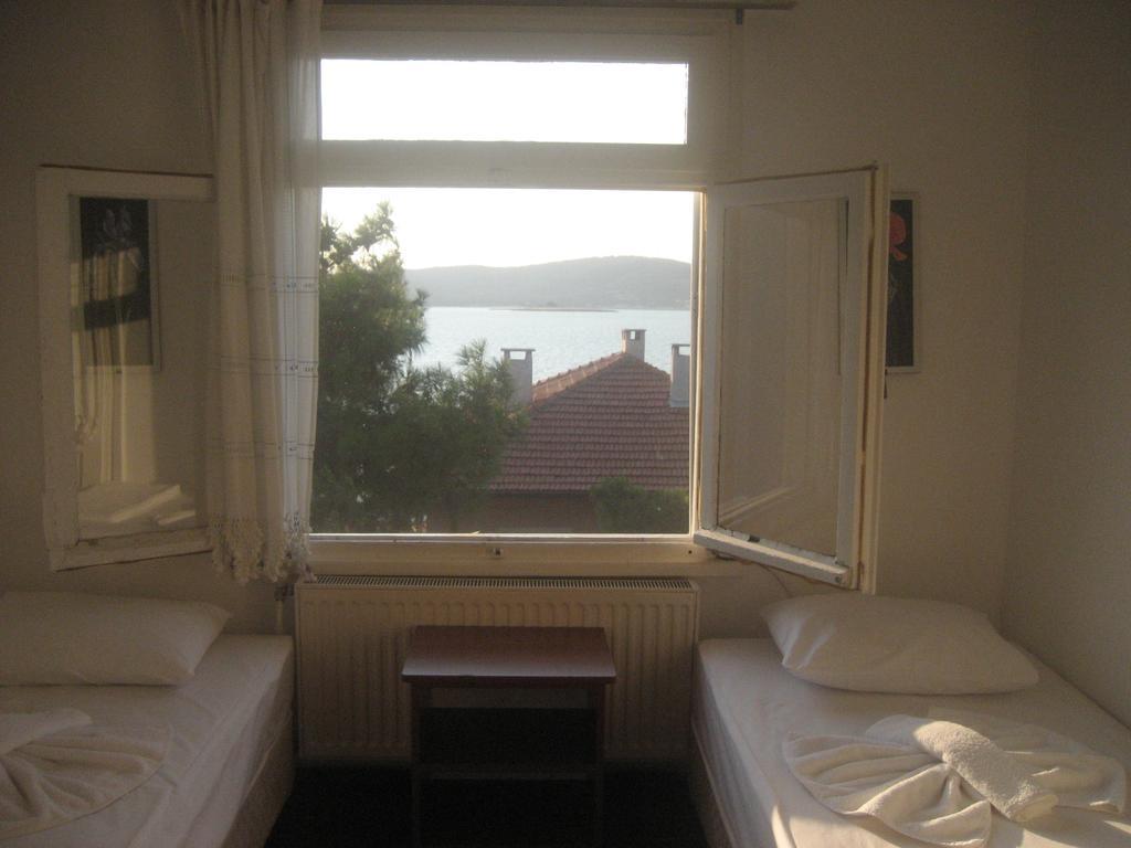 ホテル Mavi Pension Ayvalı エクステリア 写真