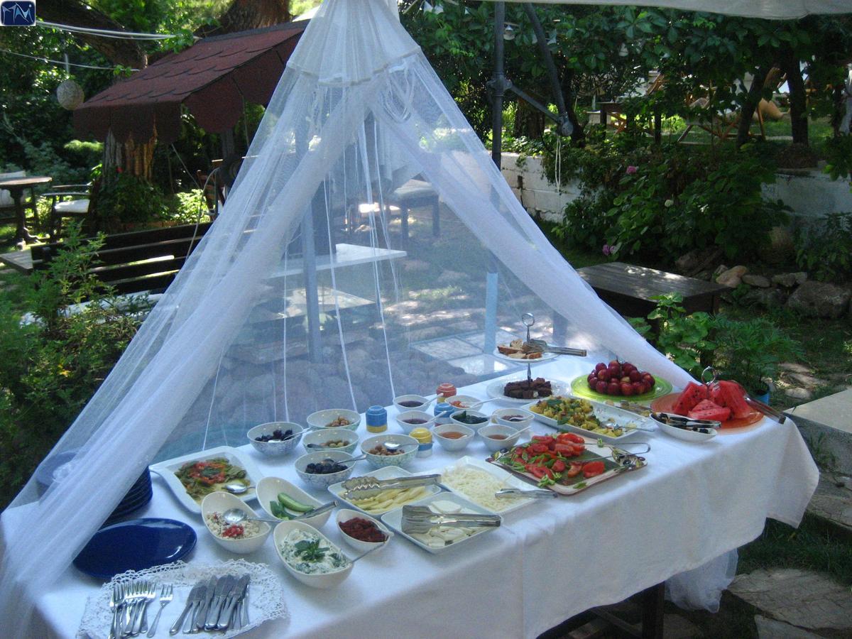 ホテル Mavi Pension Ayvalı エクステリア 写真